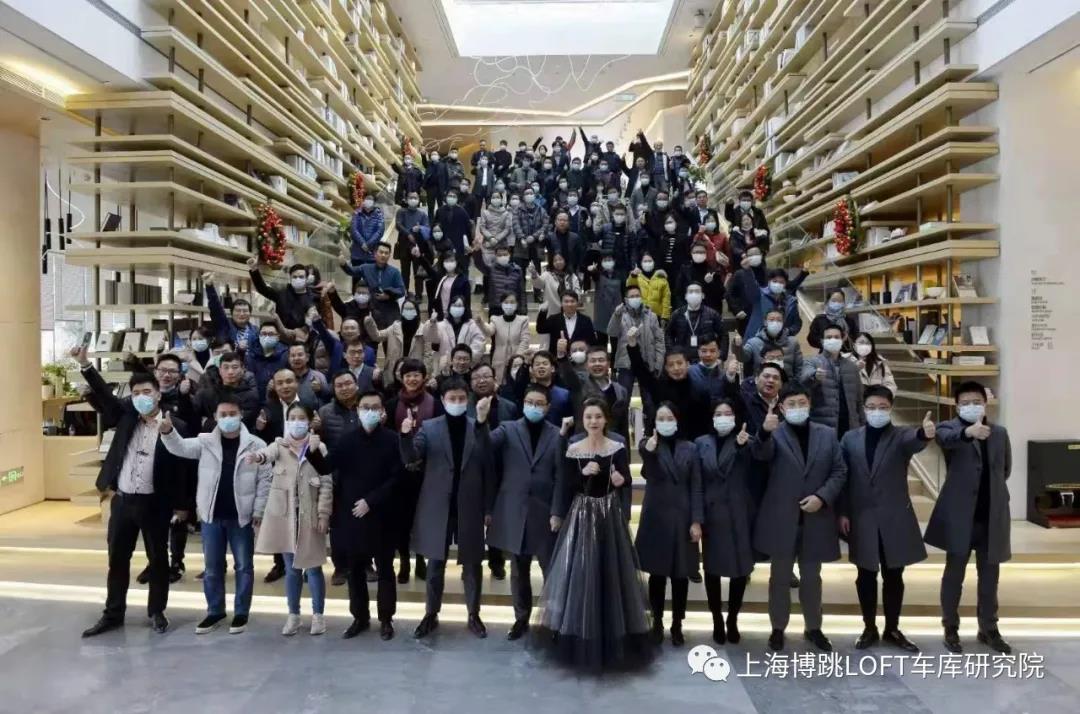宝山全国一百多人在华侨城汉口道6号参观研讨LOFT专利车库技术！